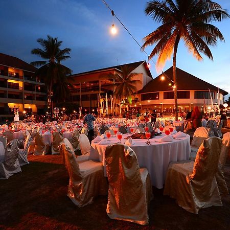 Damai Puri Resort & Spa Kuching Eksteriør bilde A wedding reception at the Royal Island Resort and Spa
