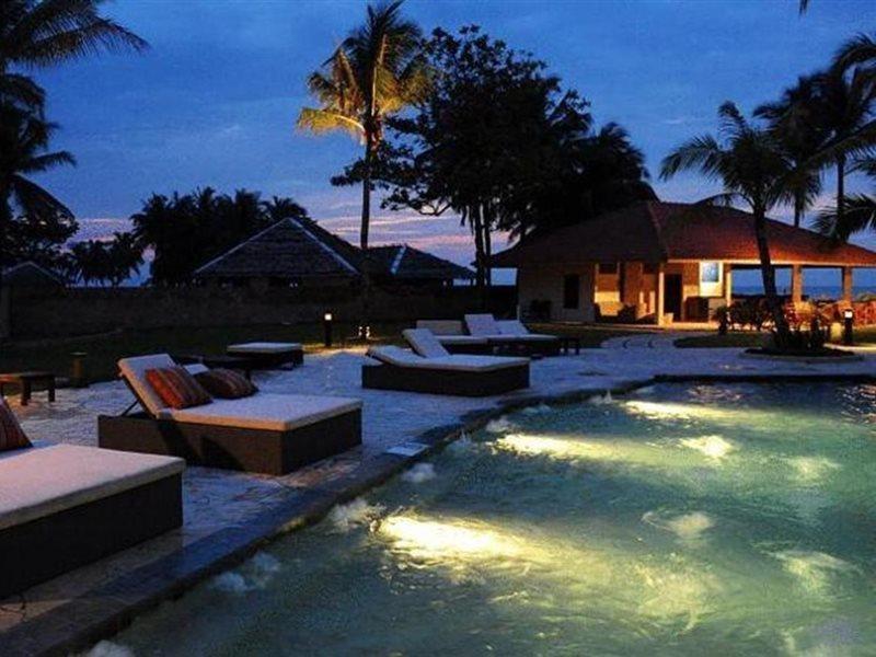 Damai Puri Resort & Spa Kuching Eksteriør bilde The swimming pool at the resort