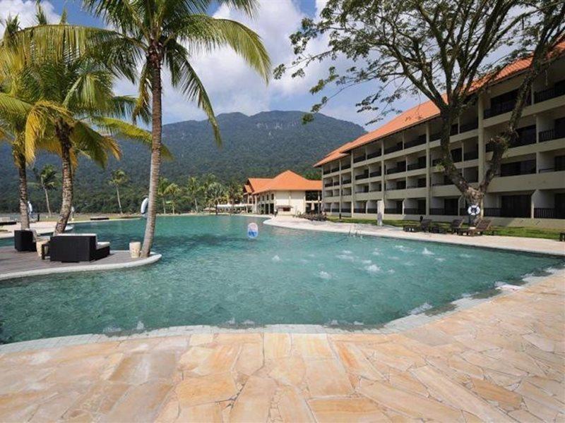 Damai Puri Resort & Spa Kuching Eksteriør bilde The swimming pool at the resort