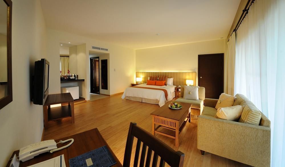 Damai Puri Resort & Spa Kuching Eksteriør bilde A suite at the Park Royal Beach Resort