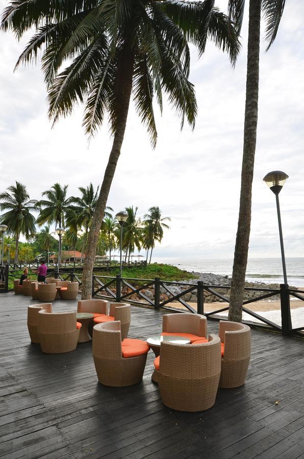 Damai Puri Resort & Spa Kuching Eksteriør bilde The beach at the Mövenpick Hotel, Labadi, Accra