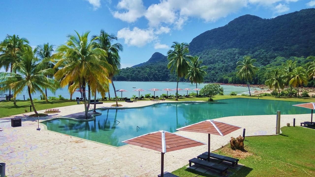 Damai Puri Resort & Spa Kuching Eksteriør bilde The swimming pool at the resort