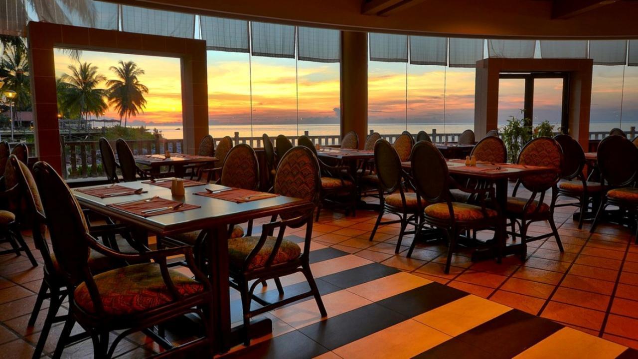 Damai Puri Resort & Spa Kuching Eksteriør bilde Sunset at the restaurant