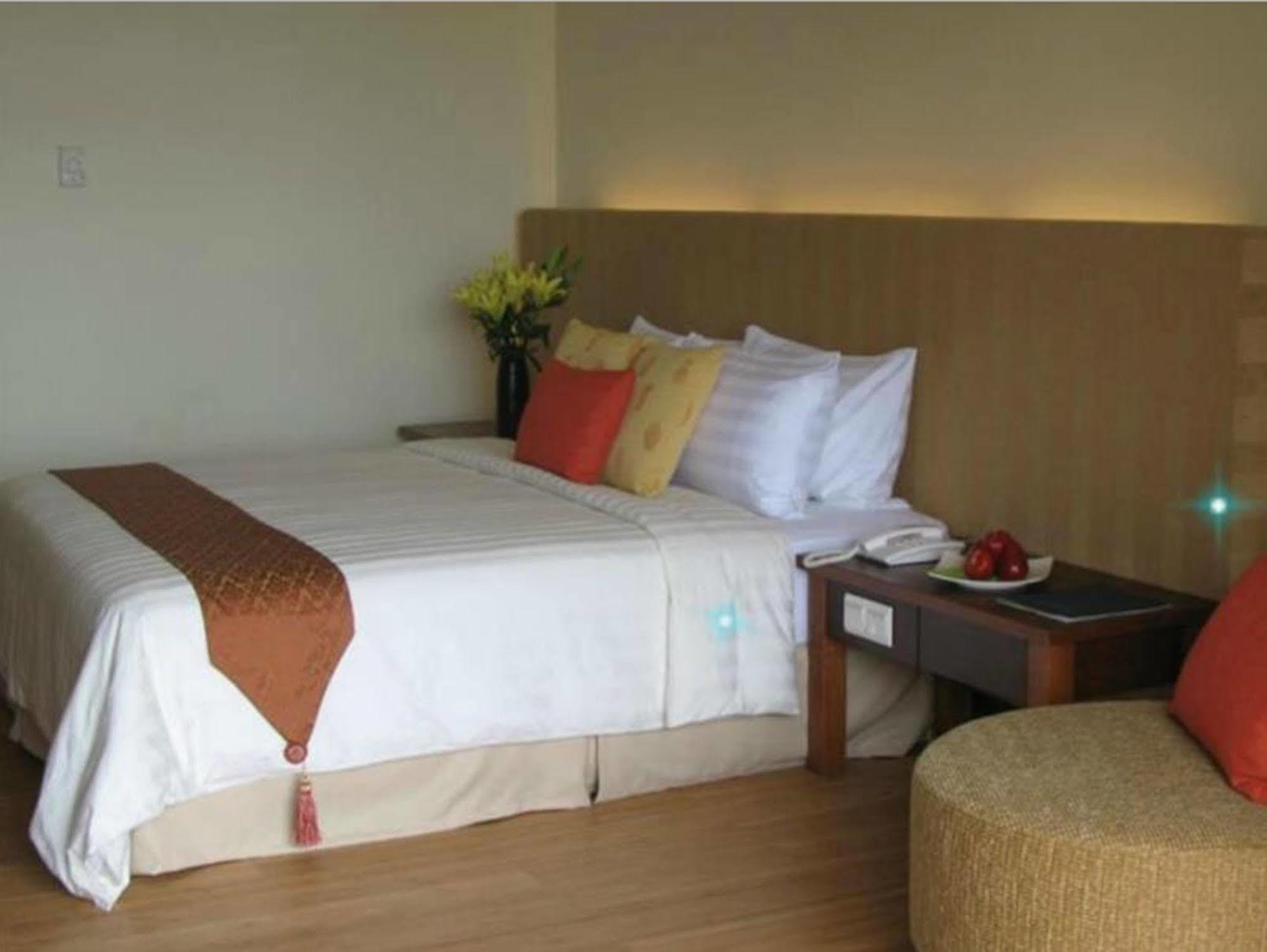 Damai Puri Resort & Spa Kuching Eksteriør bilde A bedroom at the hotel