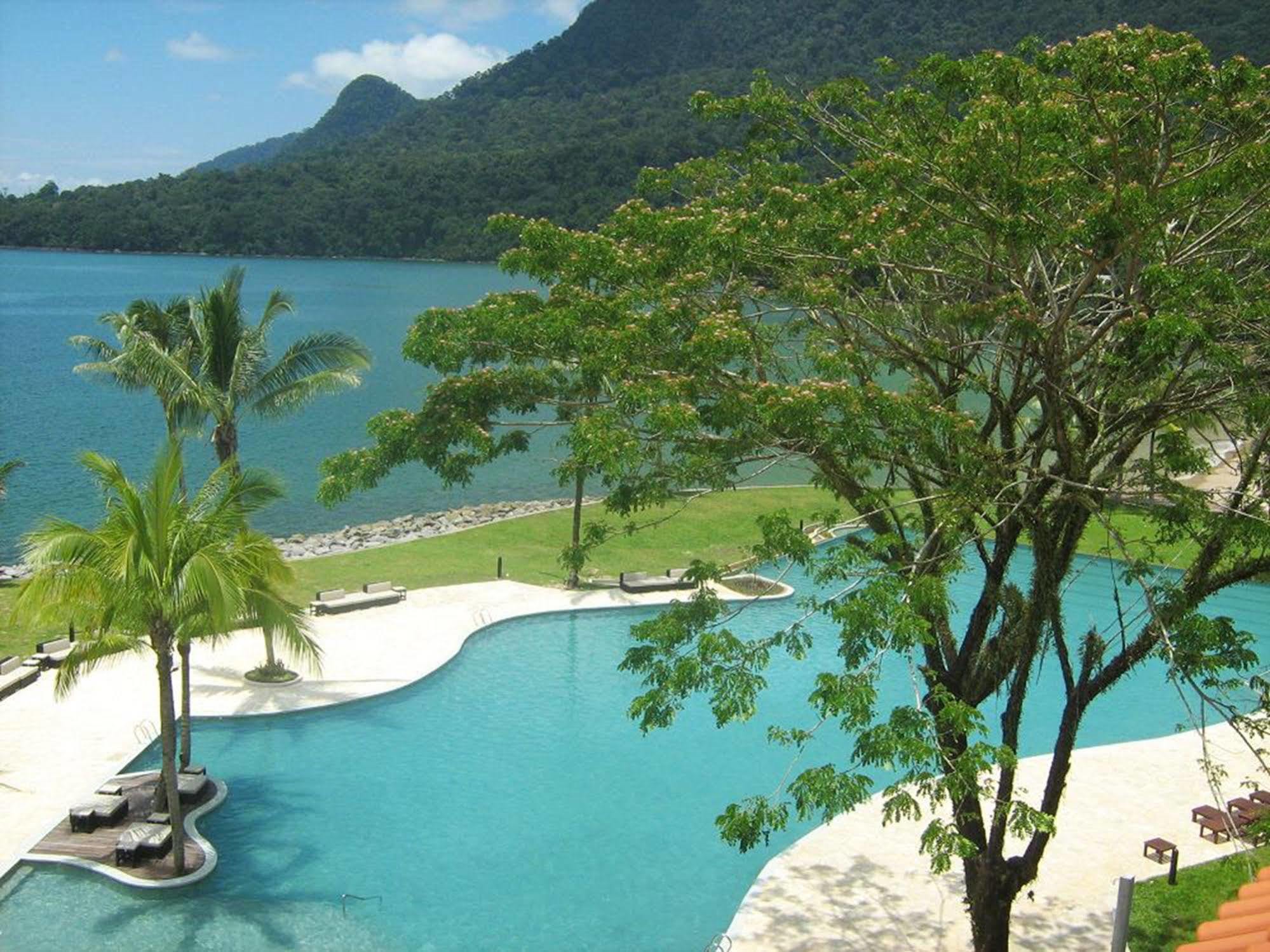 Damai Puri Resort & Spa Kuching Eksteriør bilde The pool at the Pangkor Laut Resort