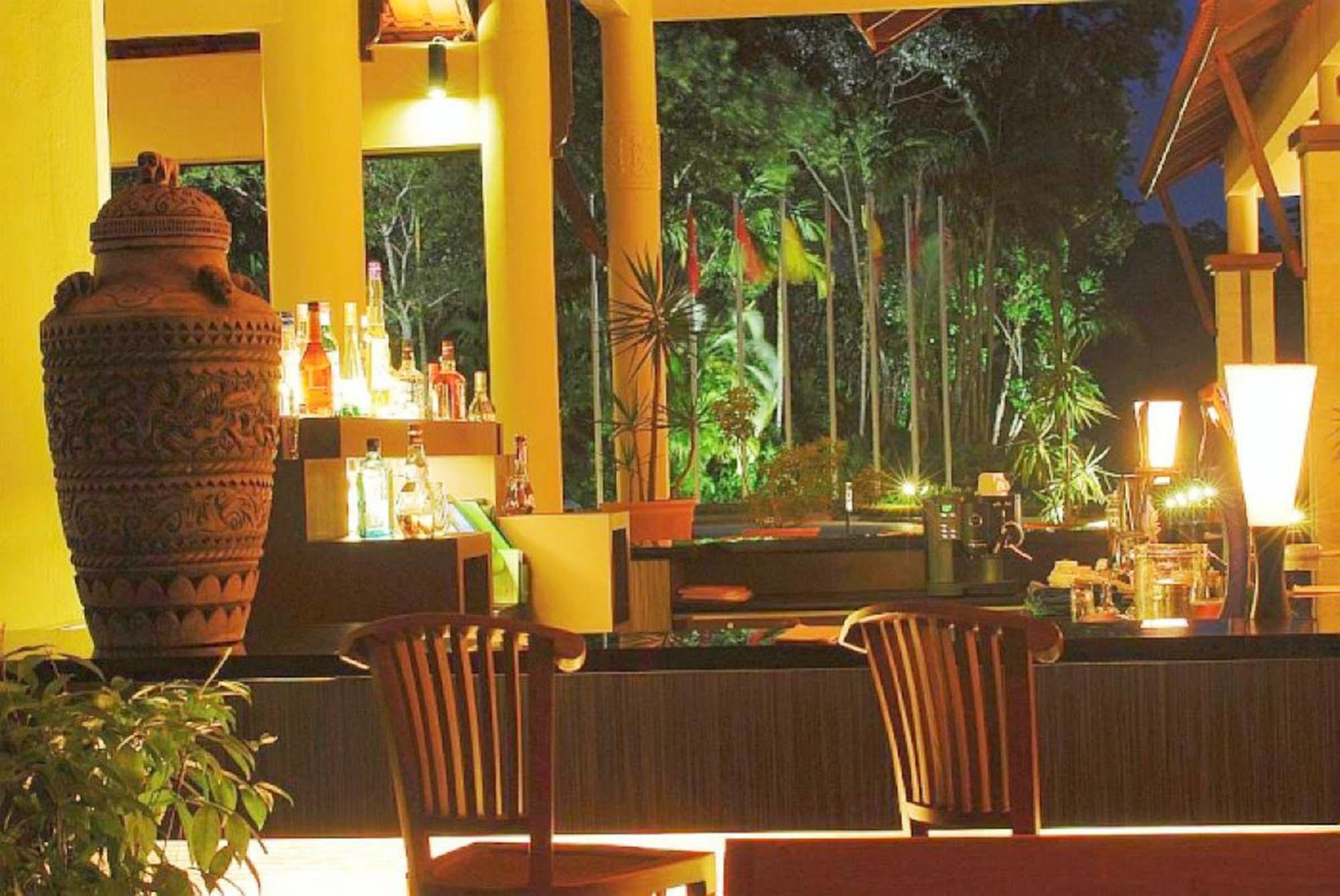 Damai Puri Resort & Spa Kuching Eksteriør bilde The bar at the hotel